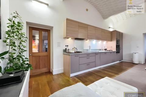 3 bedroom apartment for sale, Brunswick Court, The Galleries, Brentwood