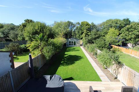 14 Hillside Grove, Chelmsford, CM2 9DA