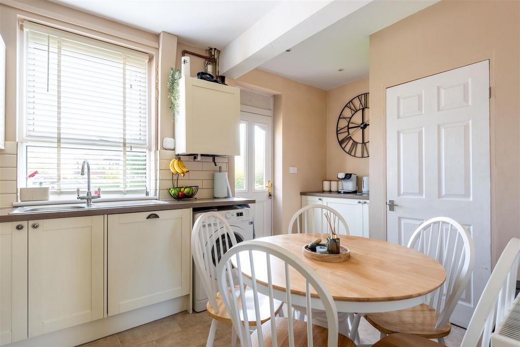 52 Algar Road-3.jpg
