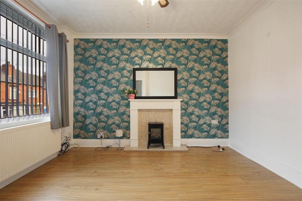 Standon Road, Sheffield S9 2 bed semidetached house £130,000