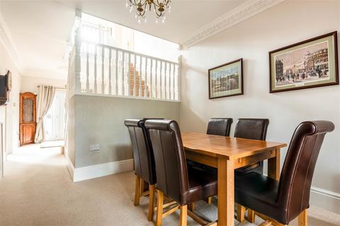 3 Castlerow View, Sheffield, S17 4RD