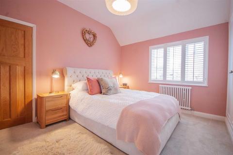 42 Beehive Lane, Chelmsford, CM2 9TJ