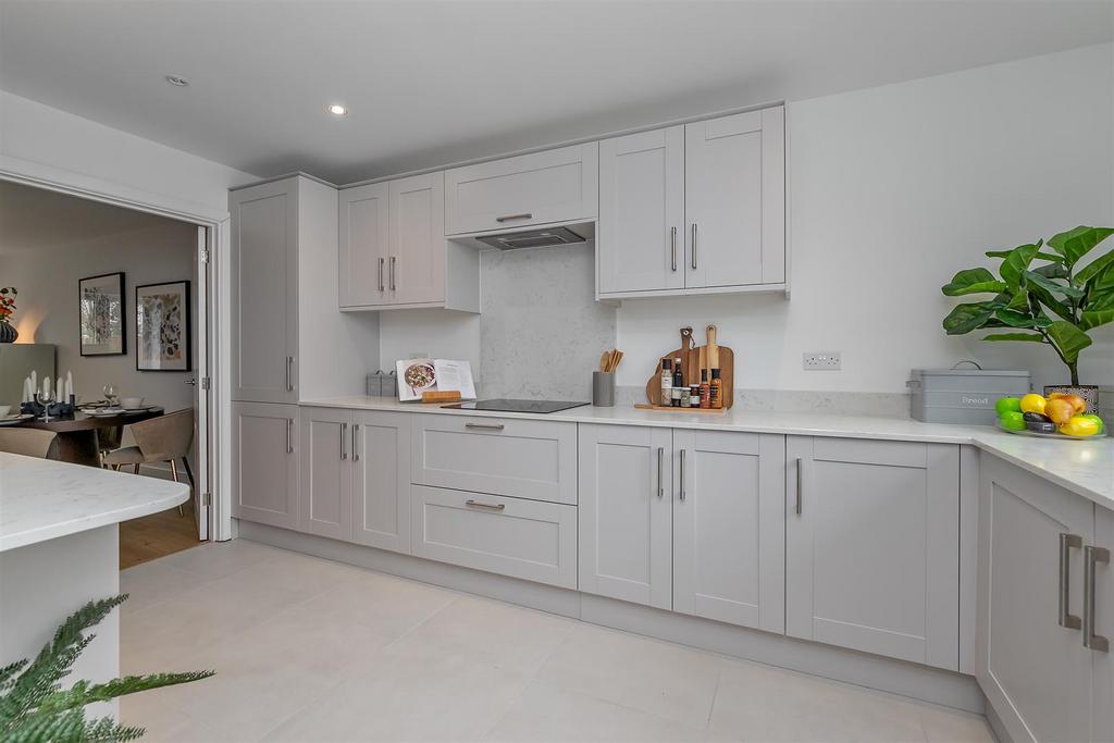 Oakwood Road, Bricket Wood, St. Albans 3 bed semidetached house for