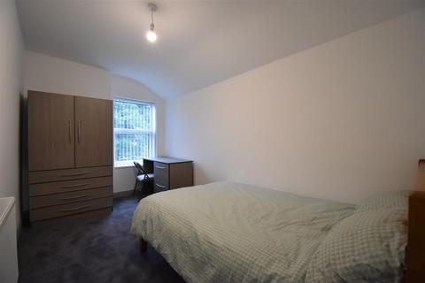 5 bedroom terraced house to rent - Raddlebarn Road, Selly Oak, Birmingham B29
