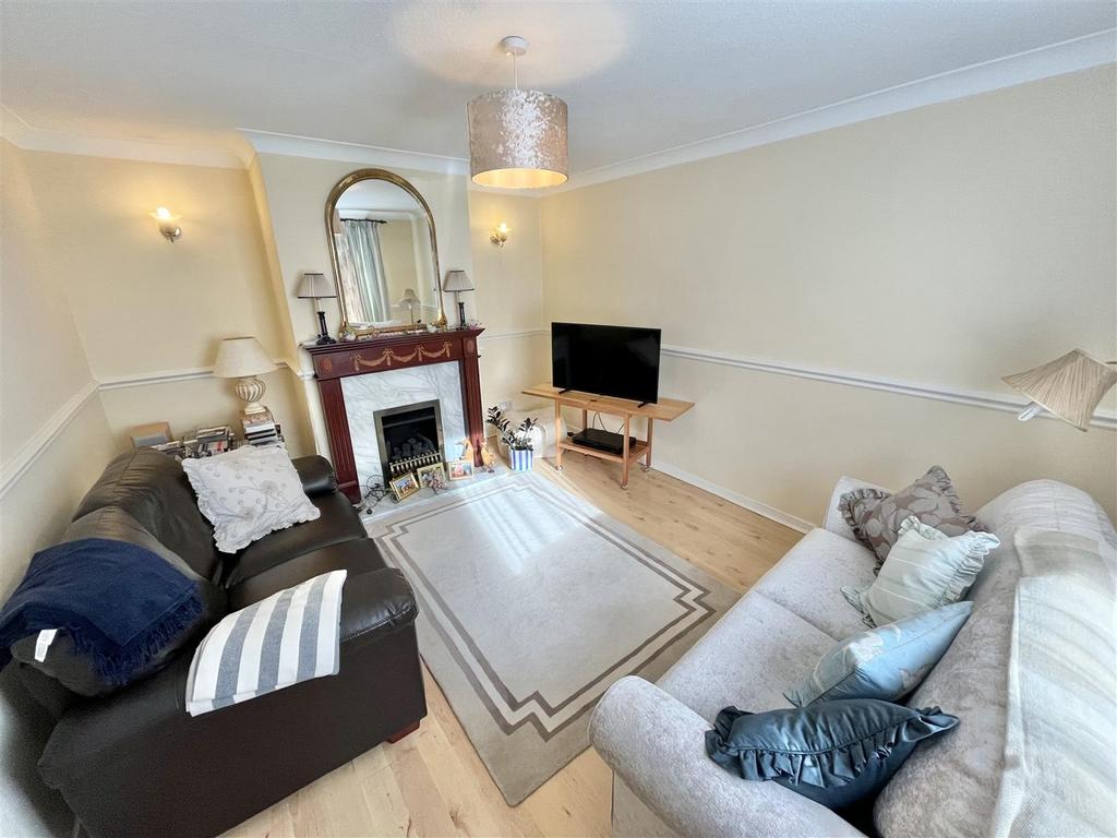 Twinnies Road, Wilmslow 3 bed terraced house for sale £289,950