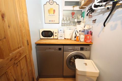 42 Cardiff Road, Glan Y Llyn, Cardiff, CF15 7QE