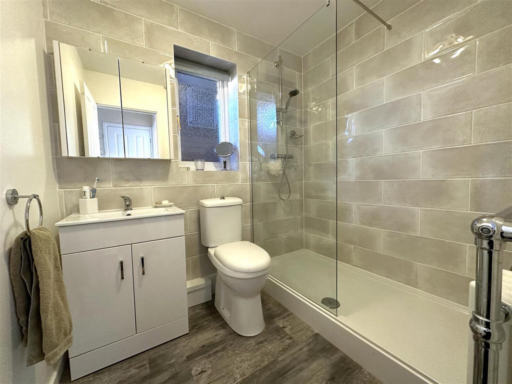 Contemporary Shower Room 645