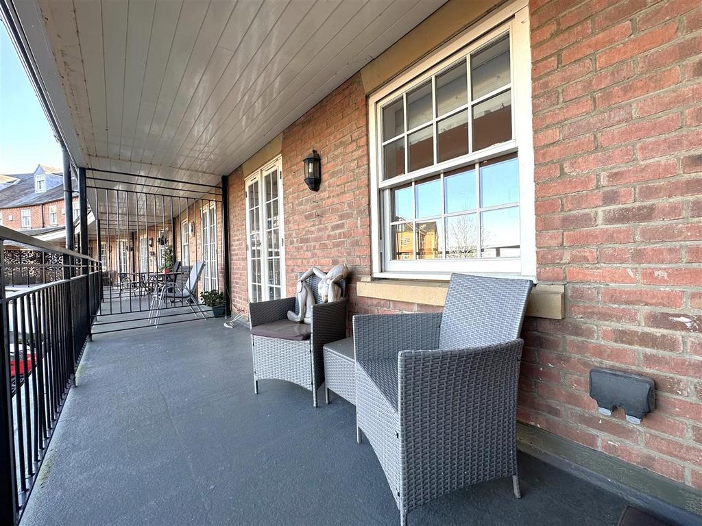 First Floor Balcony 853
