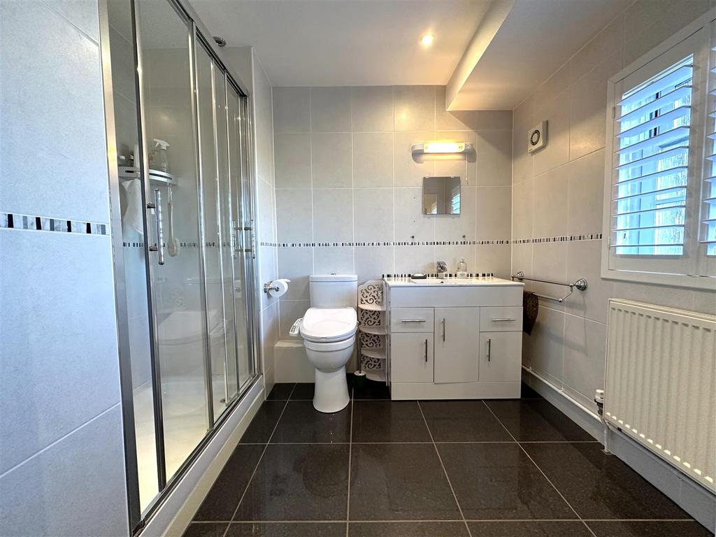 En-Suite Shower Room 899