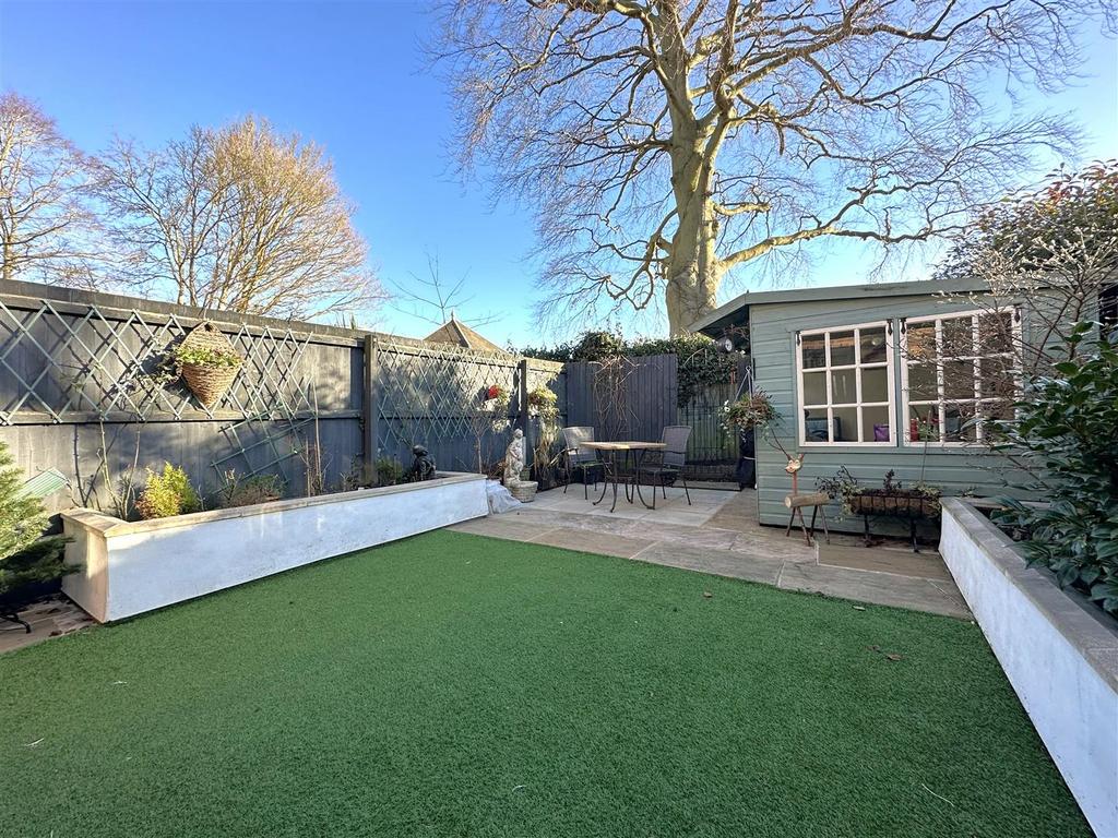Delightful Enclosed Garden 973