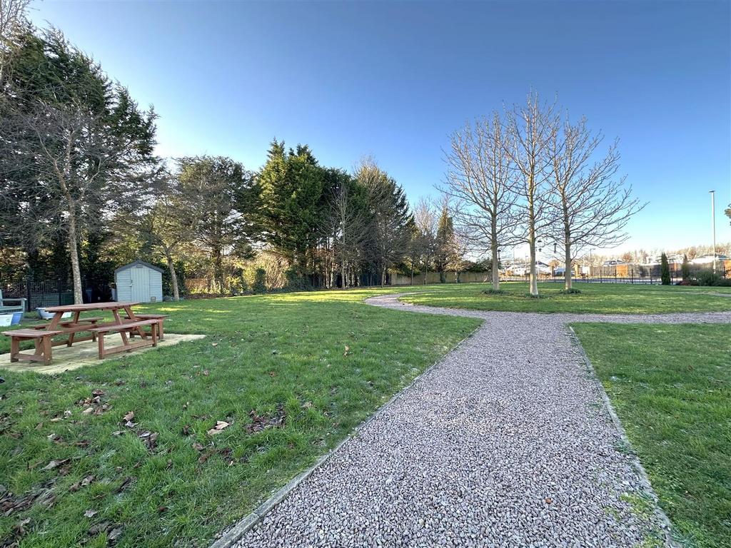Communal Gardens 031
