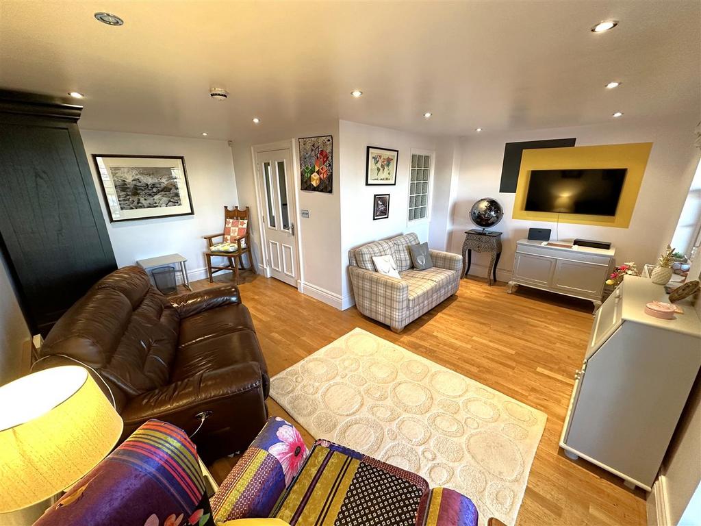 Large L-Shaped Living Room 834
