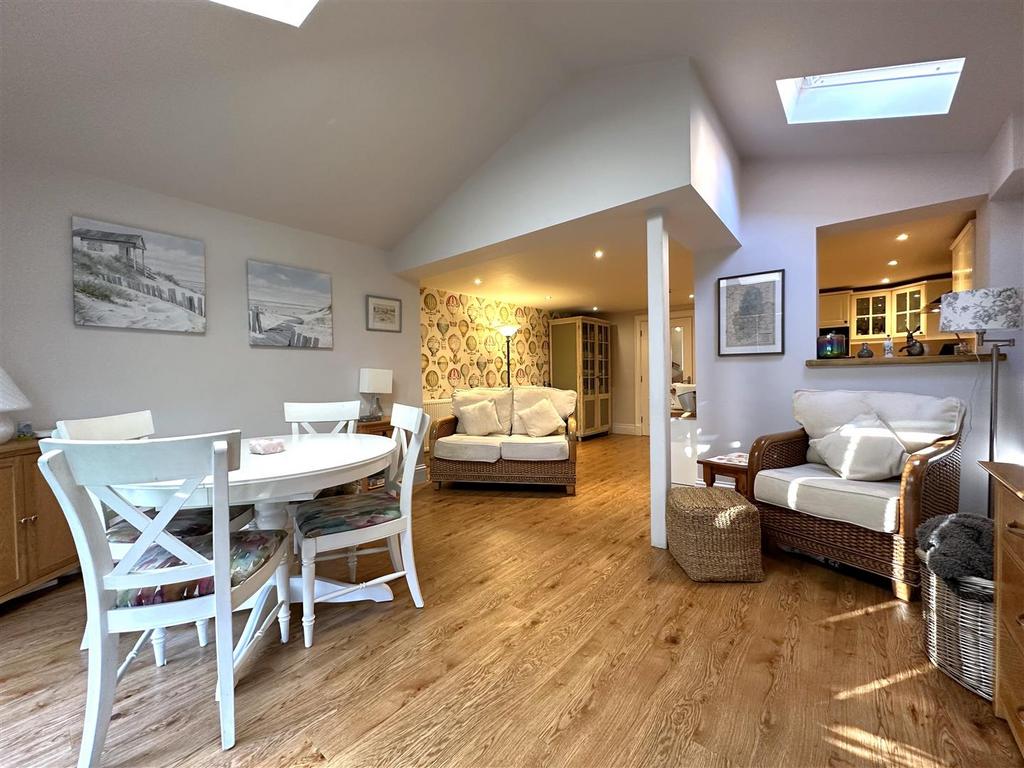 Generous EXTENDED Living Space 945