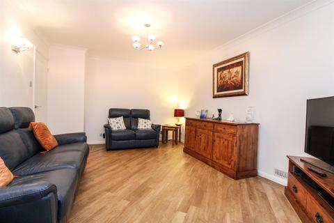 65 Lister Close, Corby, NN17 1XR