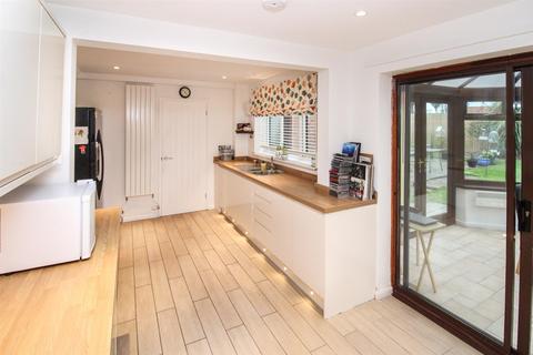 65 Lister Close, Corby, NN17 1XR