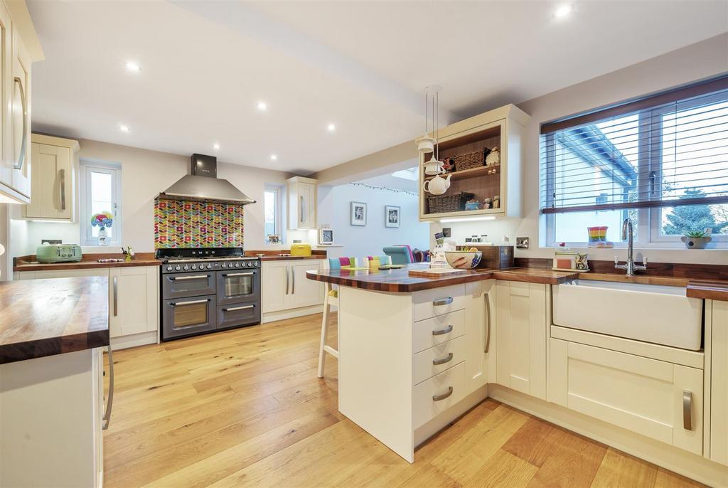 Heather Close, Tavistock 4 bed detached house for sale £475,000