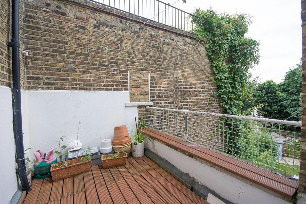 Larkhall Rise, Clapham SW4 2 bed flat £2,350 pcm (£542 pw)