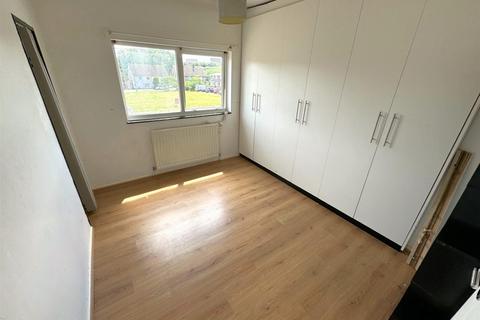 27 Croyde Avenue, Corby, NN18 8EG