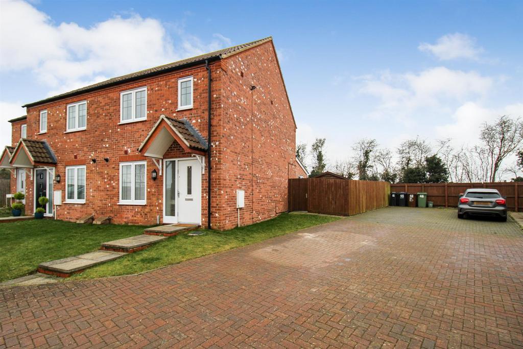 Hobby Drive, Corby NN17 3 bed end of terrace house £240,000