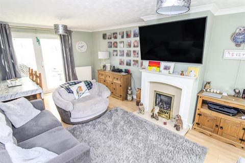 3 bedroom terraced house for sale, Glastonbury Road, Corby NN18