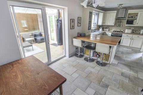 5 Walnut Close, Weldon, Corby, NN17 3EE