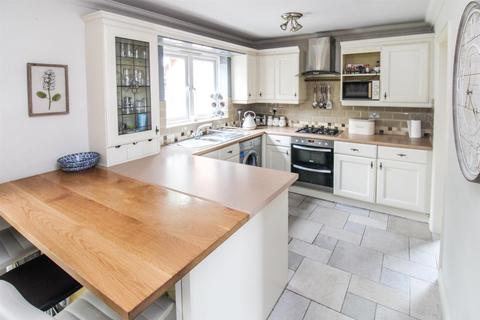 5 Walnut Close, Weldon, Corby, NN17 3EE