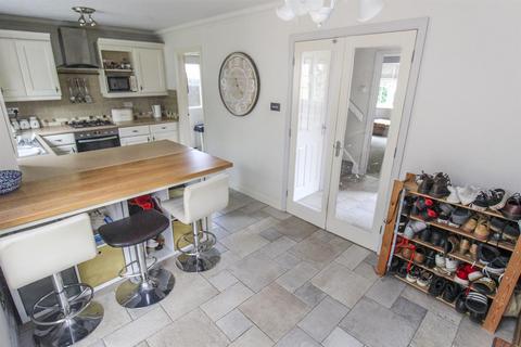 5 Walnut Close, Weldon, Corby, NN17 3EE