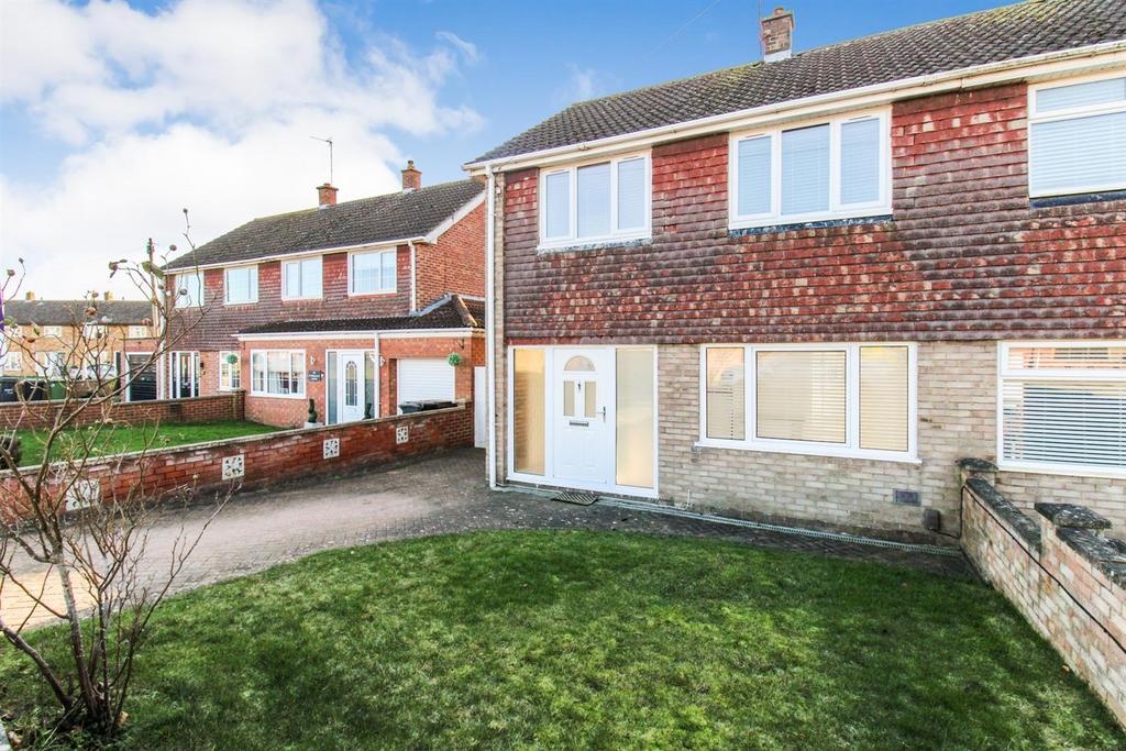 Collingwood Avenue, Corby NN17 3 bed semidetached house £229,995