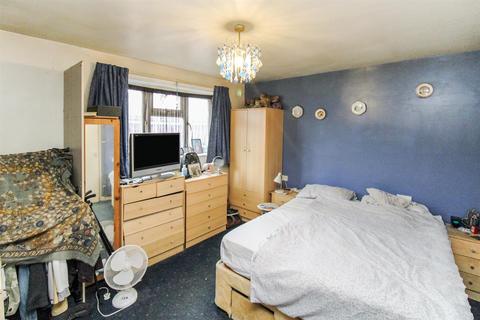 4 bedroom end of terrace house for sale, Gainsborough Road, Corby NN18