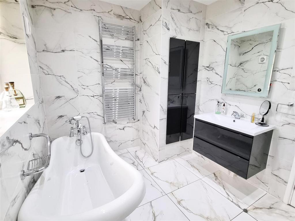 Bathroom One.jpg