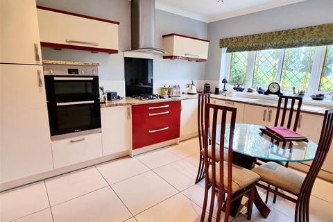 4 Waters Drive, Sutton Coldfield, B74 4TQ