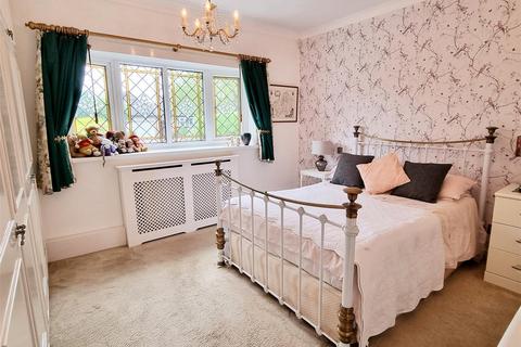 4 Waters Drive, Sutton Coldfield, B74 4TQ