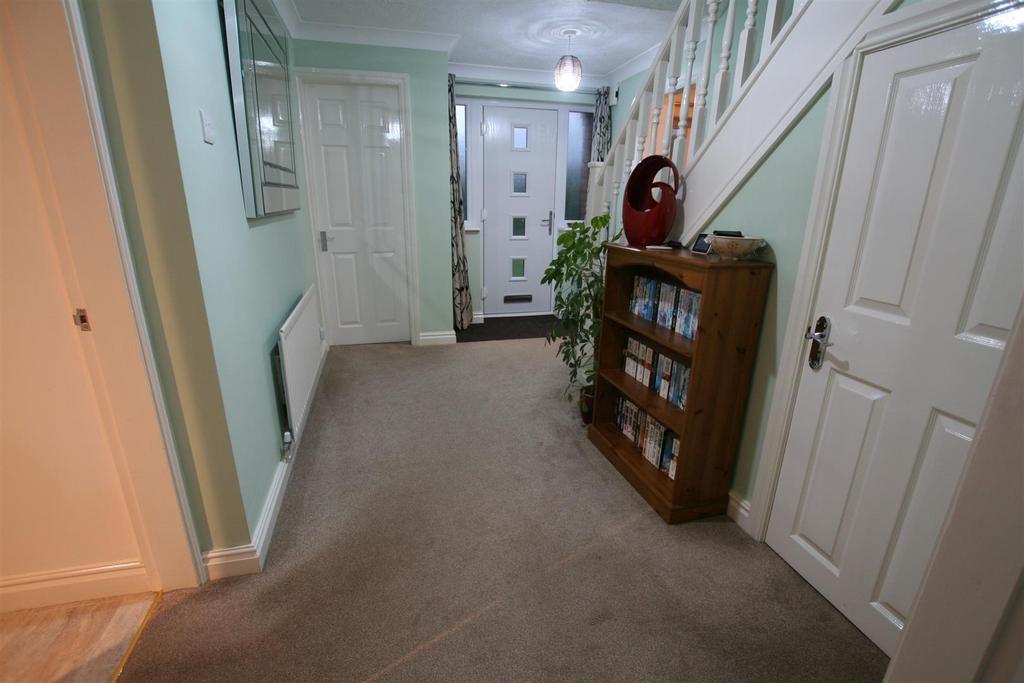 Gibbsclose,7hall.JPG