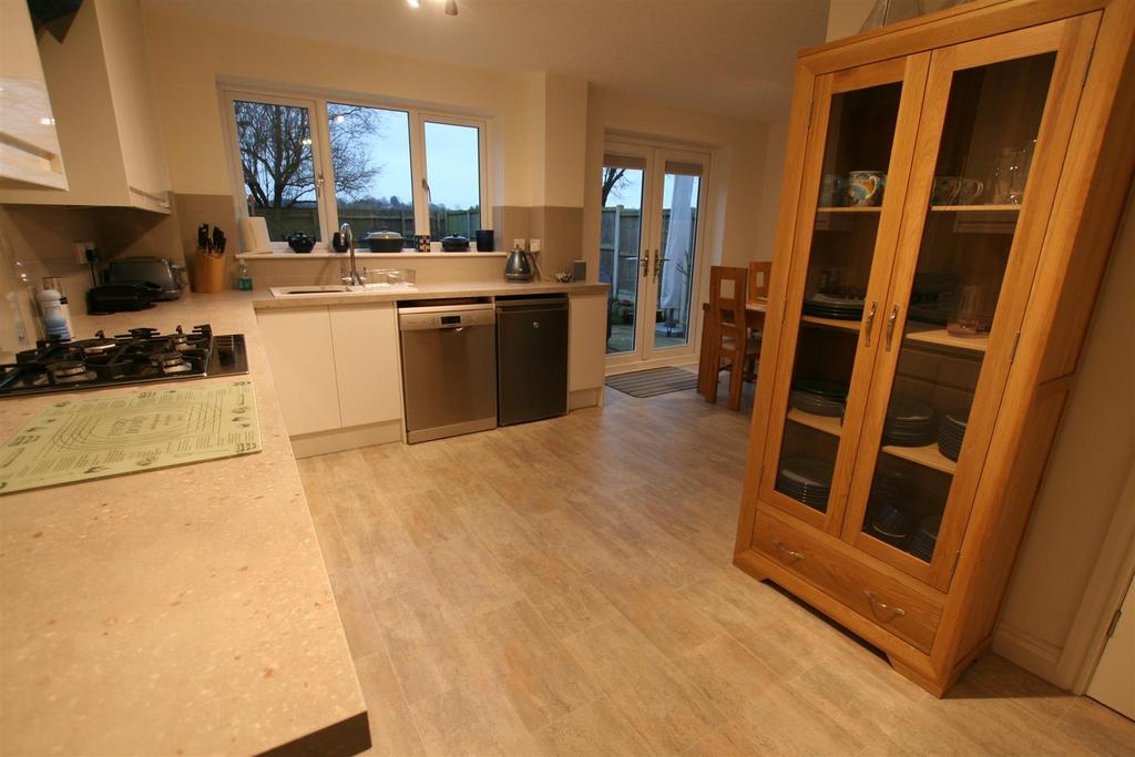 Gibbsclose,7kitchen1.JPG