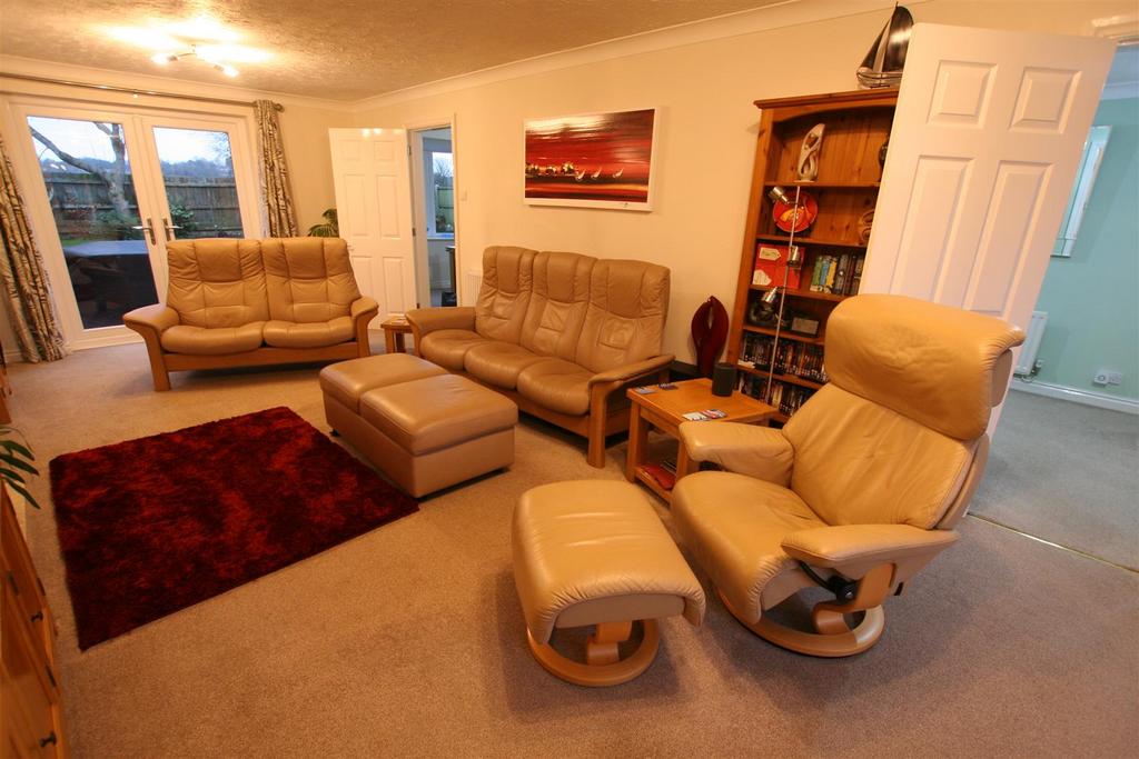 Gibbsclose,7lounge2.JPG