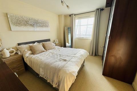 2 bedroom apartment for sale - Aurora, Trawler Road, Marina, Swansea