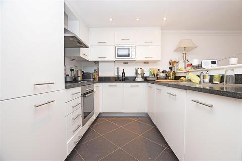 2 bedroom apartment to rent - River Bank, East Molesey