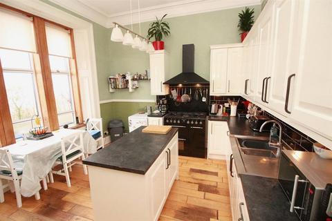 3 bedroom flat for sale, Barrhill Road, Gourock PA19