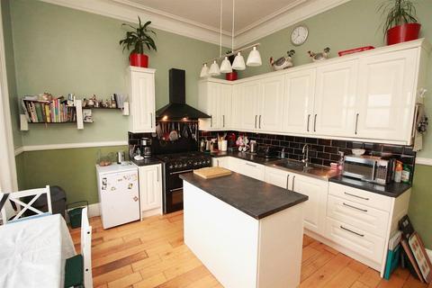 3 bedroom flat for sale, Barrhill Road, Gourock PA19