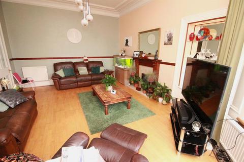 3 bedroom flat for sale, Barrhill Road, Gourock PA19