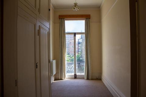2 bedroom flat to rent, Kings Gardens, Hove BN3