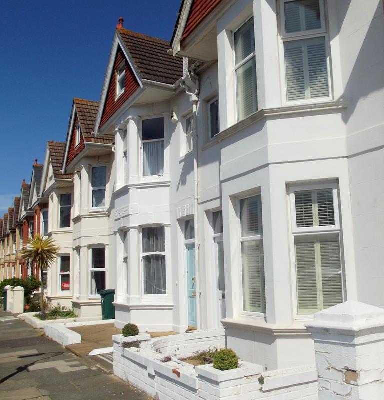 Marine Avenue, Hove BN3 4 bed detached house £1,495 pcm (£345 pw)