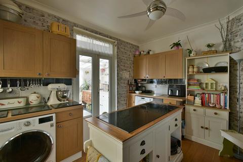3 bedroom semi-detached house for sale - Bexhill Road, ST LEONARDS-ON-SEA, TN38