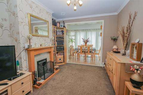 4 bedroom end of terrace house for sale, Heathview Avenue, Crayford, Kent