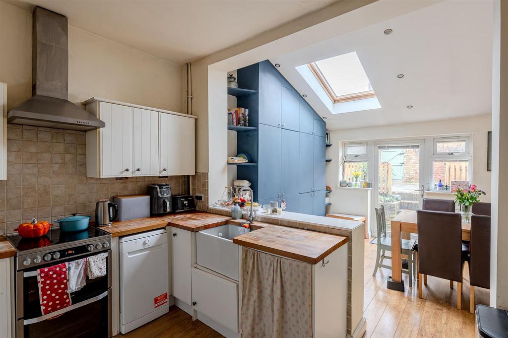 Howe Hill Road, Holgate, York, YO26 4SW 4 bed terraced house for sale