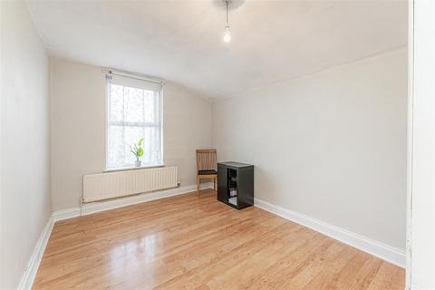 3 bedroom terraced house for sale, Melville Road, London