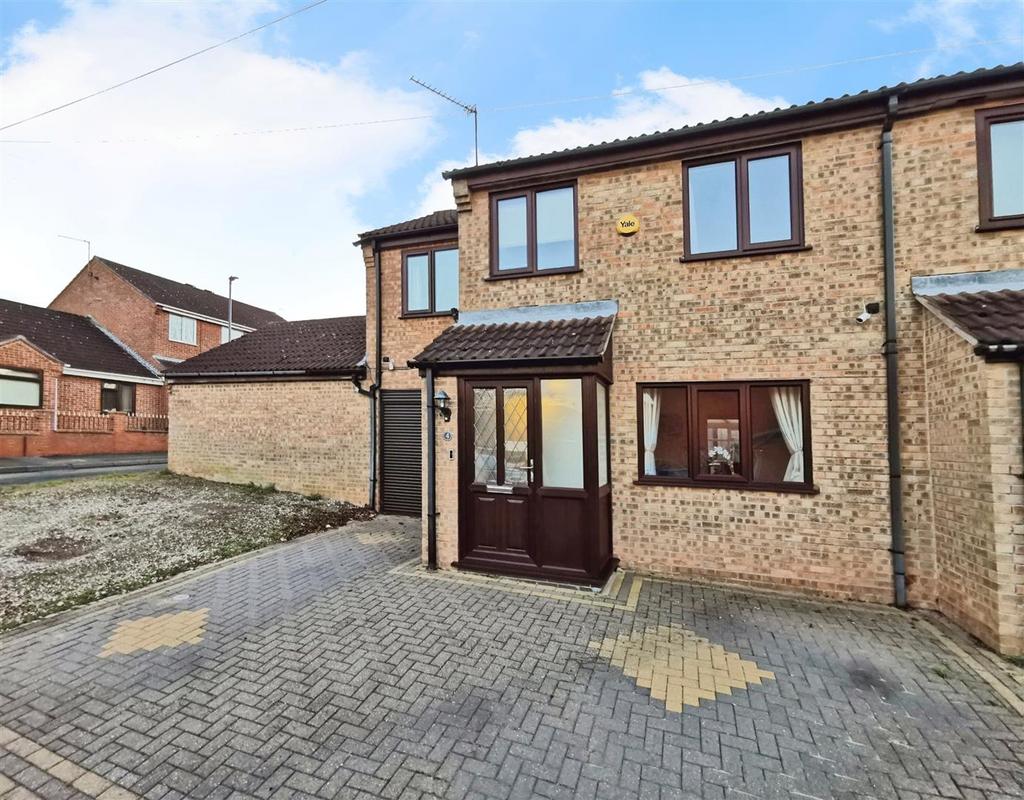 Chingford Court, Walthamstow Drive... 4 bed semidetached house £275,000