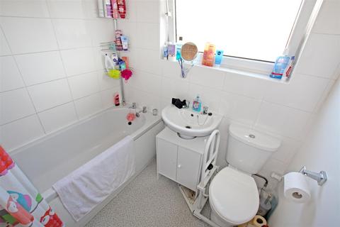 22 Birch Road, Rushden, NN10 0JR