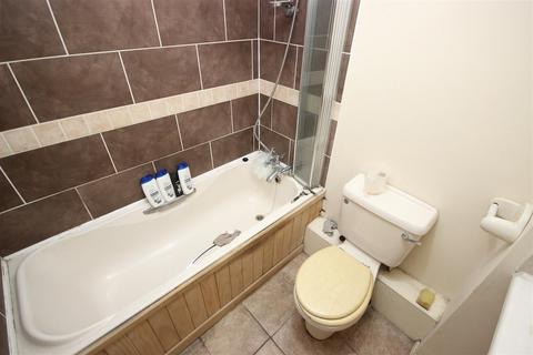 1 bedroom flat for sale, Victoria Gardens, Cradley Heath B64