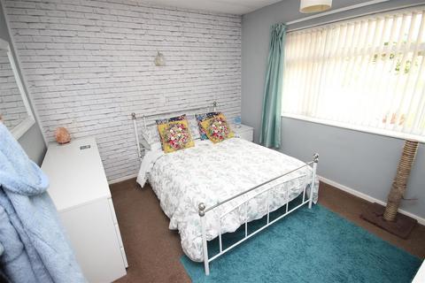 2 bedroom semi-detached bungalow for sale, Compton Road, Stourbridge DY9